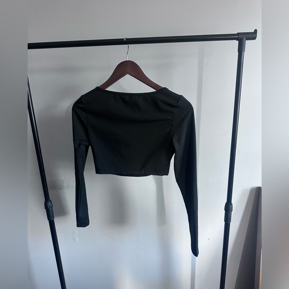 Long Sleeve Scoop Neck Stretchy Black Crop Top SZ XS Stretchy Black Top - Picture 3 of 13